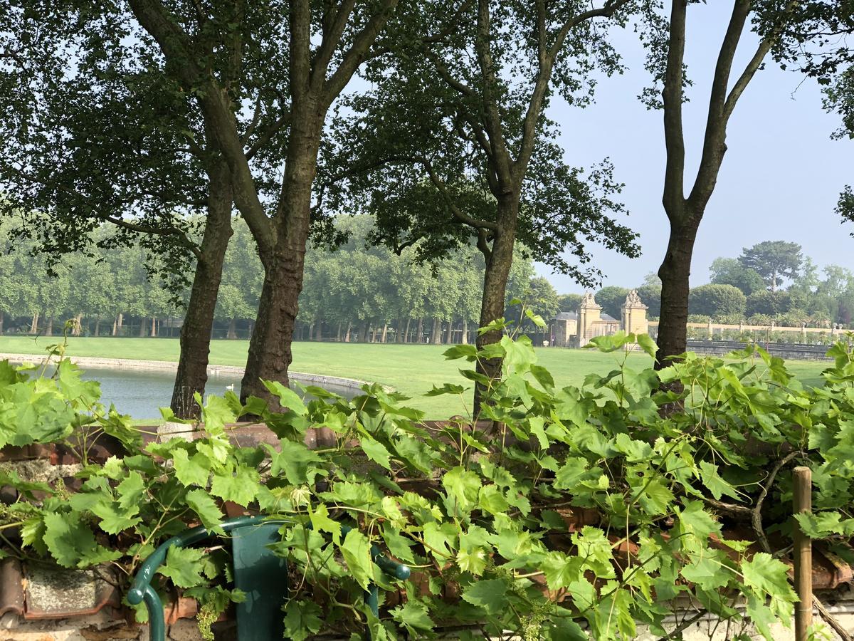 Bed In Versailles - Villa De La Piece D'Eau Des Suisses Eksteriør bilde